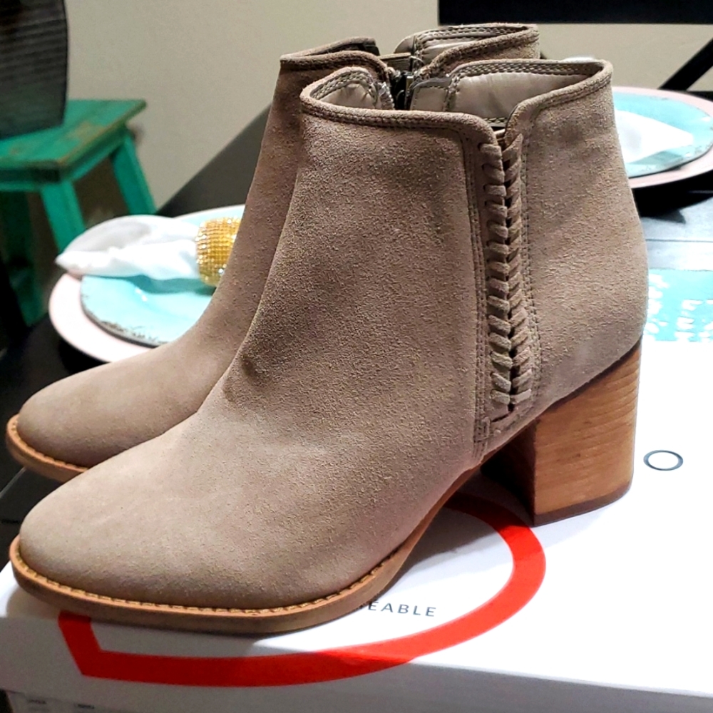 Blonde mushroom suede booties sz 10 NIB